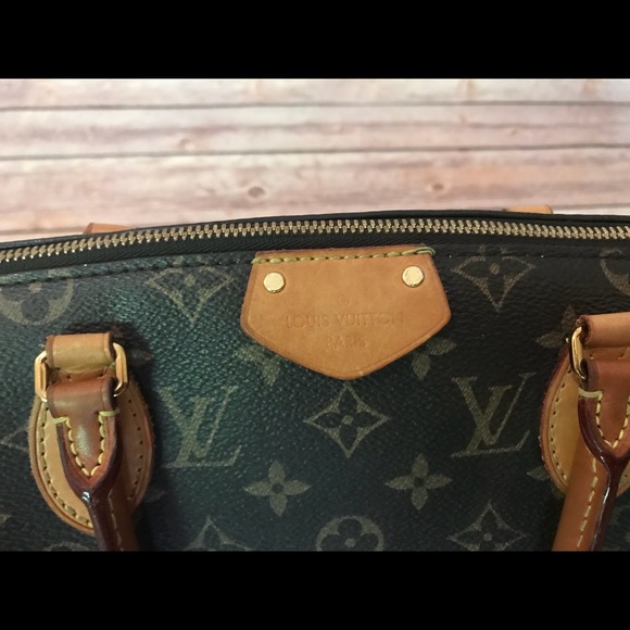 % Authentic Louis Vuitton Turenne MM Bag - Picture 3 of 8